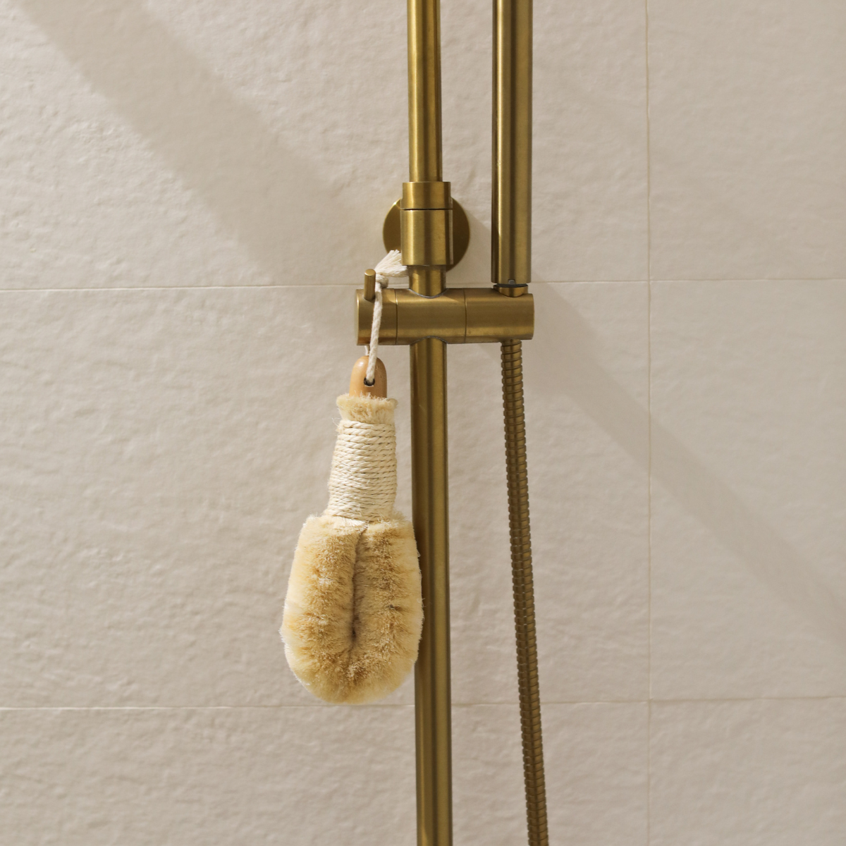 Snug - the body brush │ Perie pentru corp din sisal